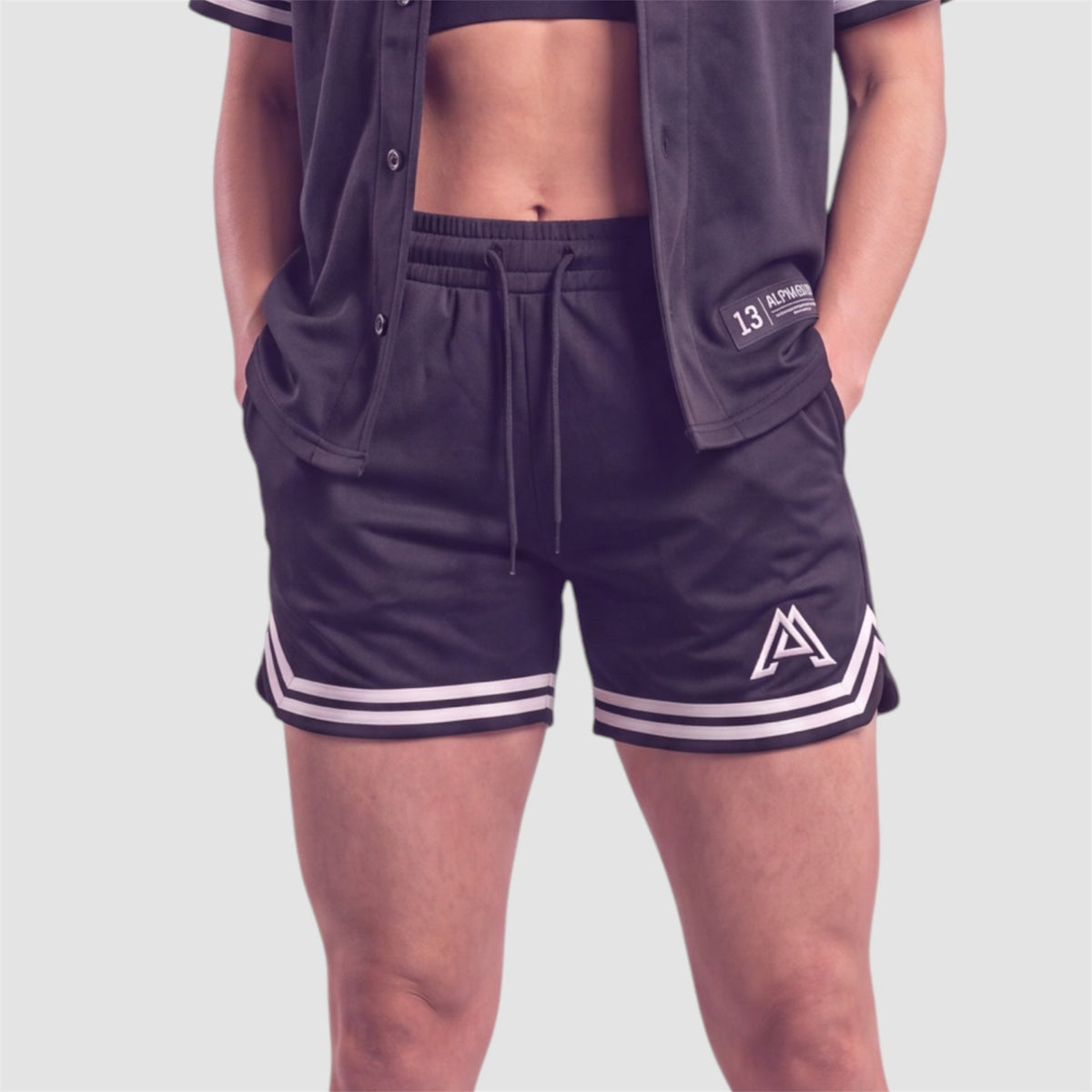 LEGACY Women Mesh Shorts – Black – Produktansicht